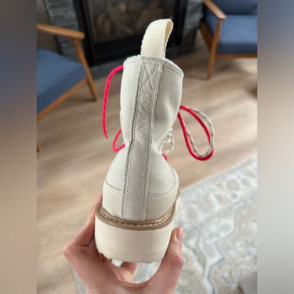 Converse Chuck Taylor Leather High Top Lace Up Boot White Pink Women 10 NWT - Picture 7 of 12